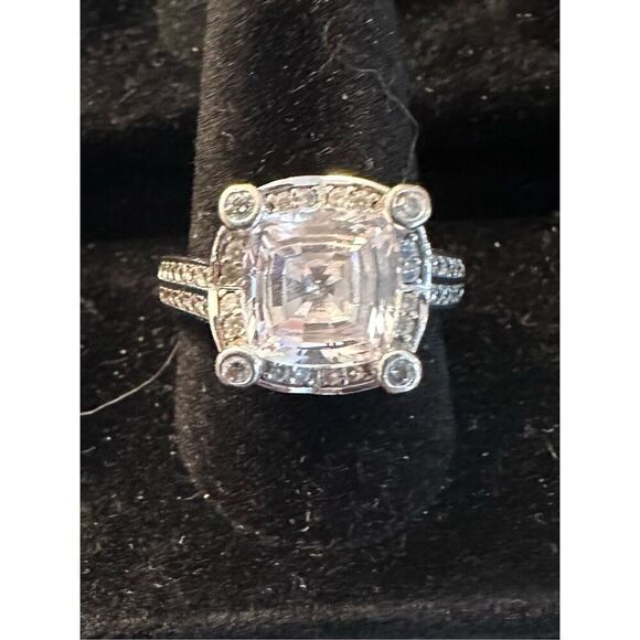 7 CT Top Quality CZ engagement ring - Picture 8 of 8